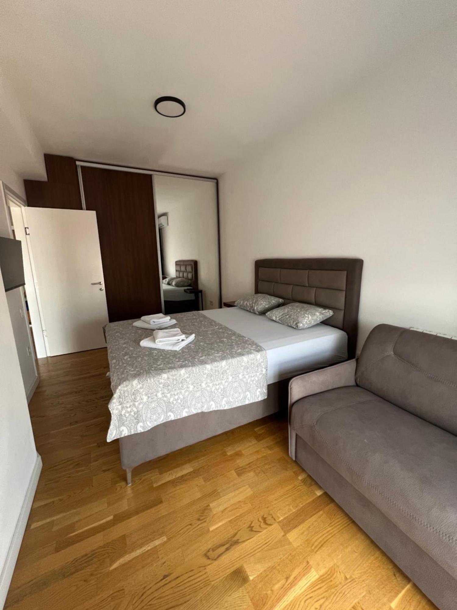 Leo Lux 2 * Ni